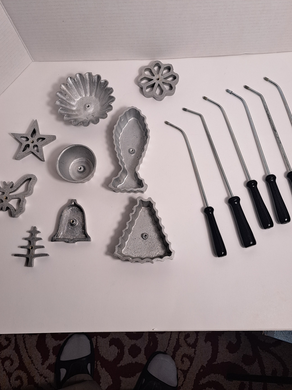 Hirco Party Patty Shells & Mold Holiday 9 Molds with 6 Handles & Recipe Handbook